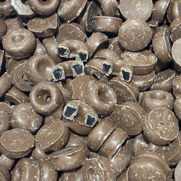 Aniseed rings coated in milk chocolate