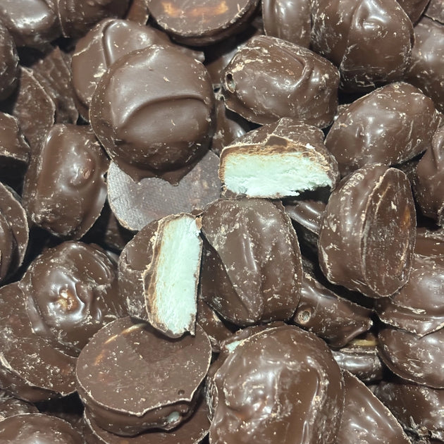 Dark chocolate bites with a soft peppermint filling