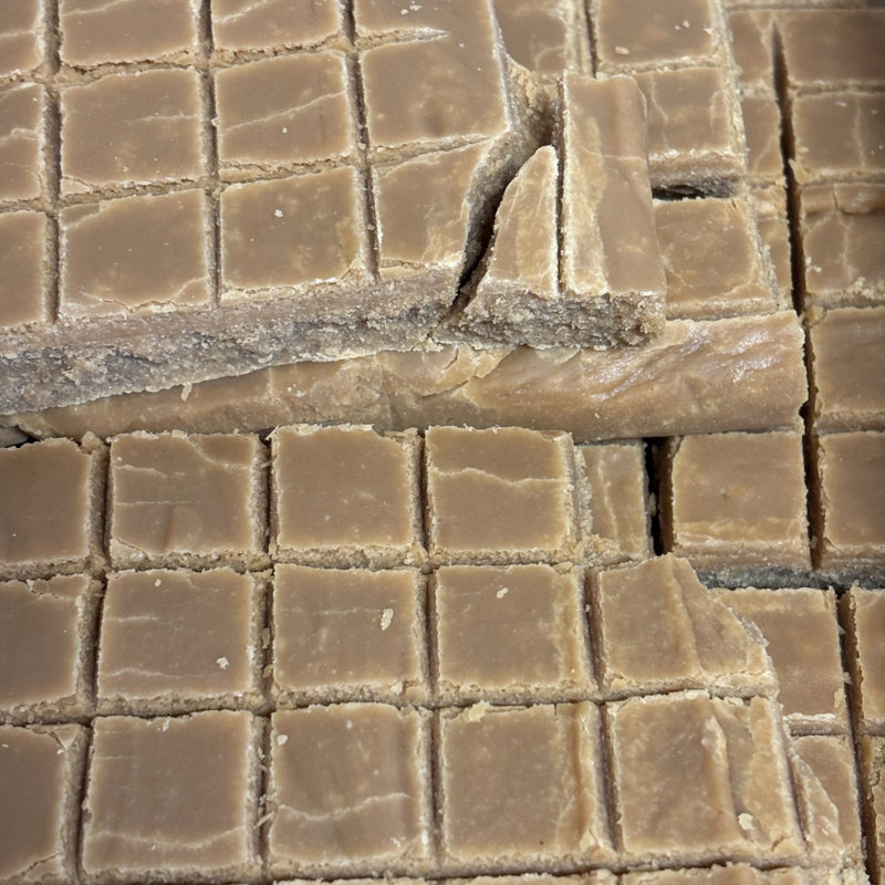 Crumbly caramel fudge