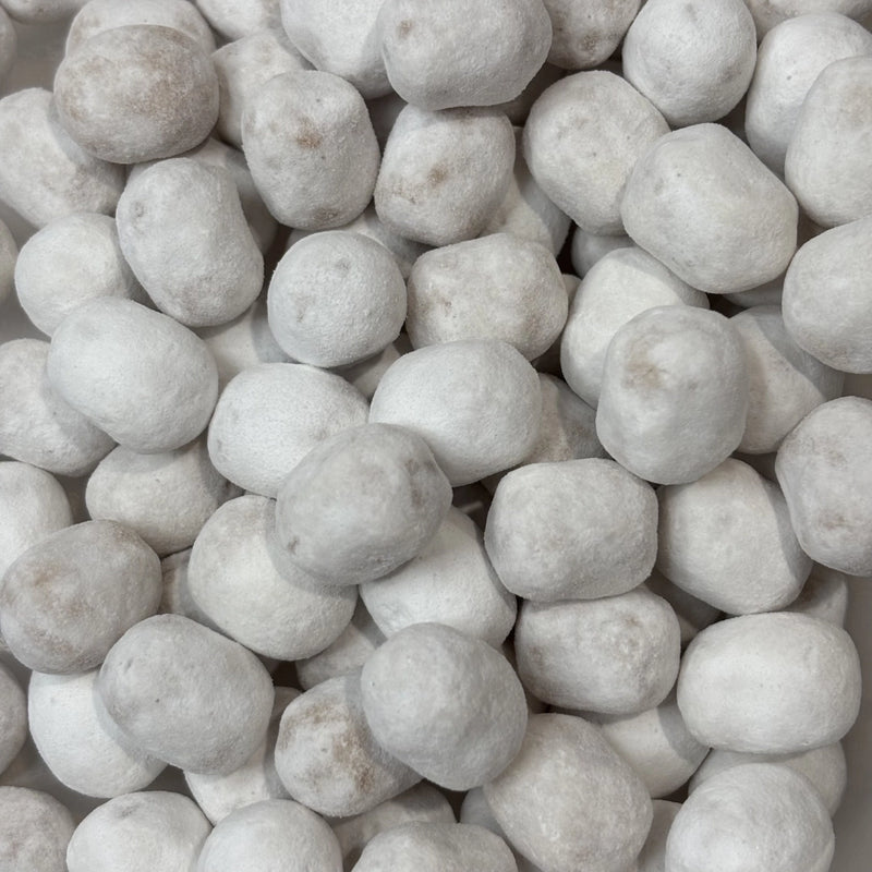 Round chewy balls with a toffee flavour